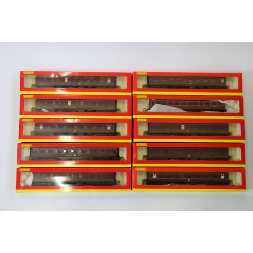 84 - Hornby OO gauge model railways rolling stock including R4100D BR Autocoach, R4131B BR dining car, R4... 