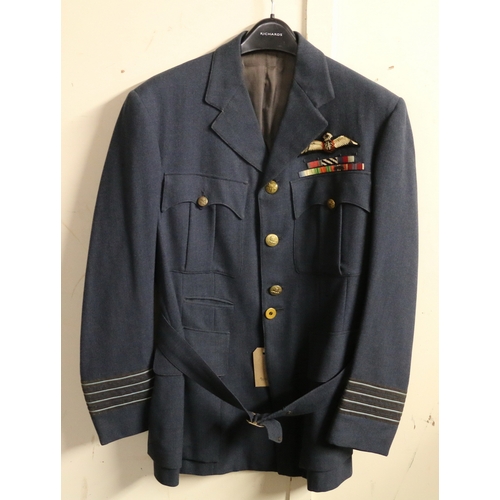 542 - British Royal Air Force dress uniform jacket having Gieves label 