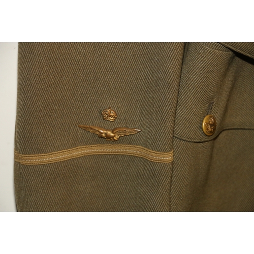 557 - British Royal Air Force dress uniform jacket with brass RAF buttons by Gaunt of London, cuff insigni... 