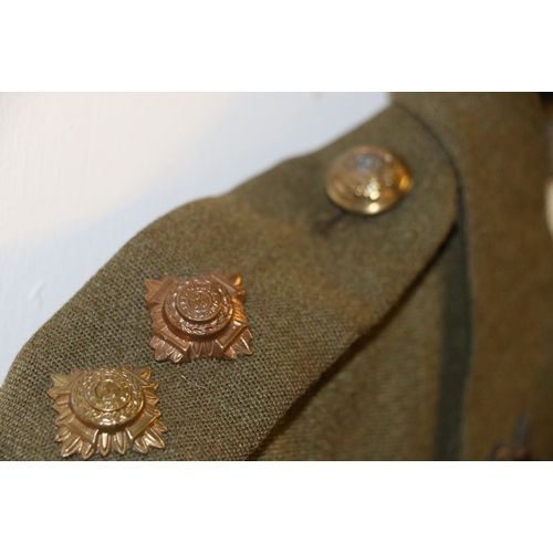 589 - British Army dress uniform jacket having William Anderson and Sons Ltd of Edinburgh and Glasgow labe... 