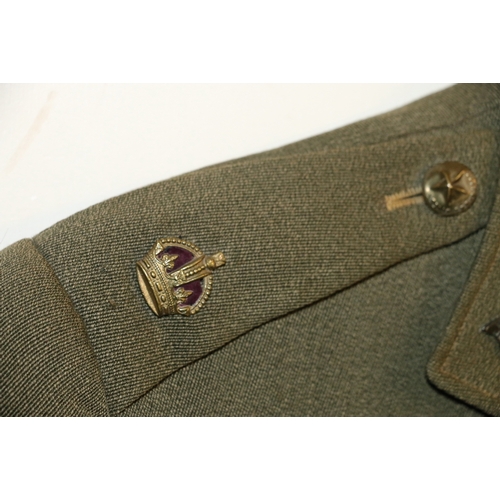 590 - British Army dress uniform jacket with Indian Engineers brass buttons, Ubique collar badges, epaulet... 