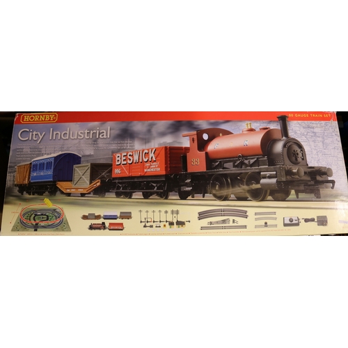 159 - Hornby OO gauge model railways electric train set R1127 City Industrial with 0-4-0 locomotive 33 FR ... 