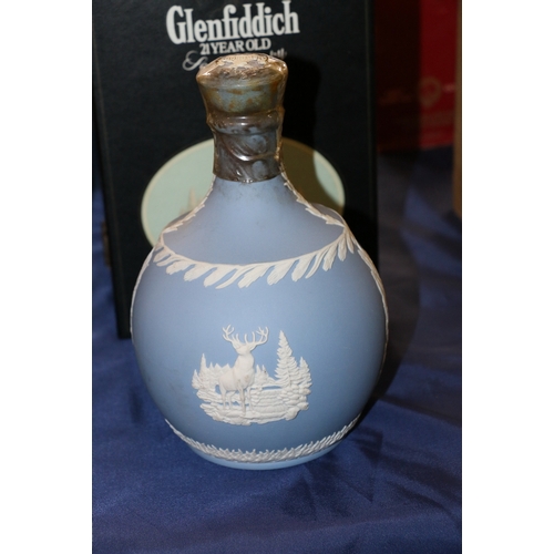 196 - GLENFIDDICH 21 year old pure malt Scotch whisky bottled to commemorate the centenary of the distille... 