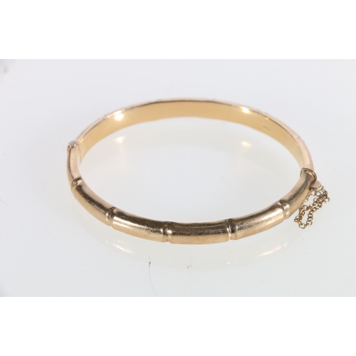 121 - 9ct yellow gold bamboo effect hinge bangle, maker JS Birmingham, 9.0g