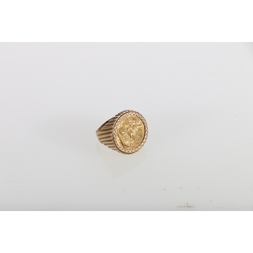 61 - Edward VI sovereign 1909 in 9ct gold ring mount, 16.8g gross