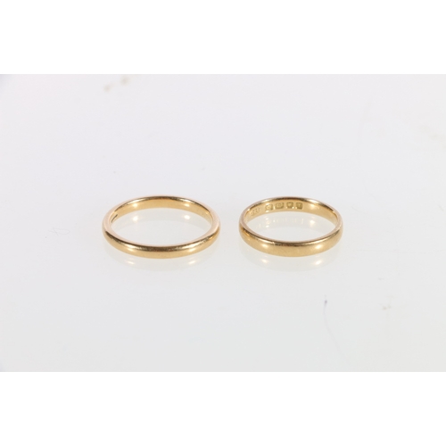 63 - 18ct gold wedding band ring, size K 2.4g and another 18ct size P 3.1g, 5.5g gross