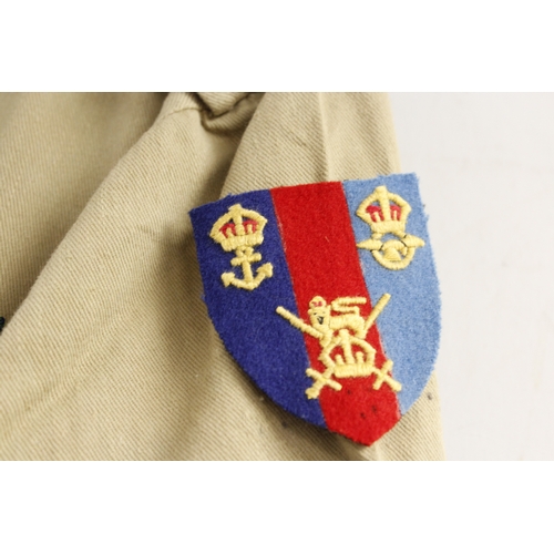 34 - British Army dress uniform shirt or jacket having single crown to epaulettes for the rank of Major, ... 