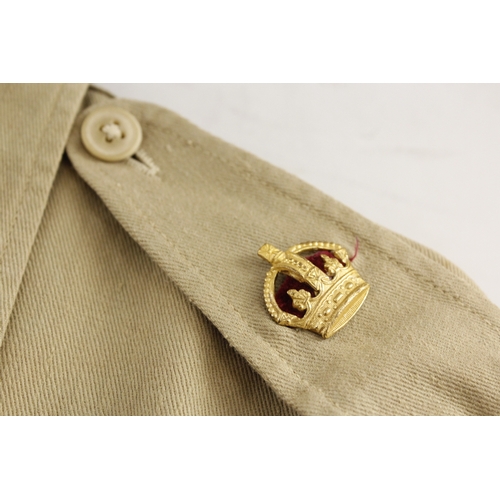 34 - British Army dress uniform shirt or jacket having single crown to epaulettes for the rank of Major, ... 