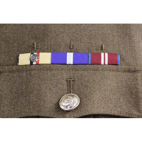 43 - British Army dress uniform jacket having staybrite buttons by Firmin, grenade collar badges, lower s... 