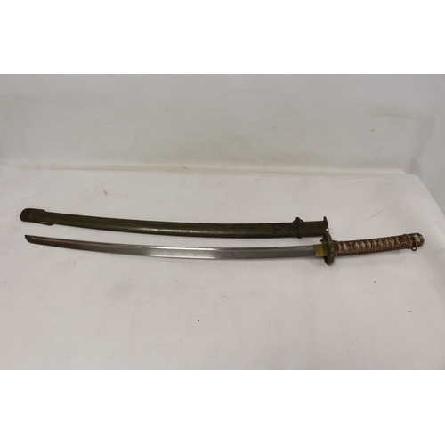 109 - WWII Imperial Japanese officers Katana with original field green scabbard. Blade measures 69cm in le... 