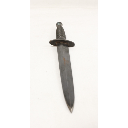 84 - WW2 British Fairbarn-Sykes commando fighting knife. Steel blade & ridged bronze handle. Original... 