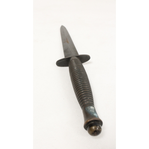 84 - WW2 British Fairbarn-Sykes commando fighting knife. Steel blade & ridged bronze handle. Original... 