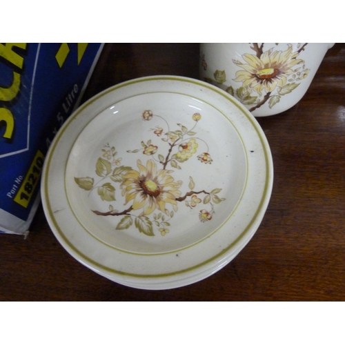 179 - J Meakin floral dinner service