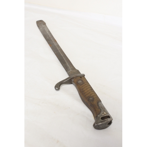 91 - WWI Imperial German M1898/05 training bayonet / log splitter lacking scabbard and missing locking lu... 