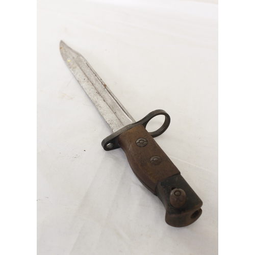 94 - WWII British No5 Mk1 Jungle knife/ bayonet measuring 20cm in length. Bears W.S.C makers mark (Wilkin... 