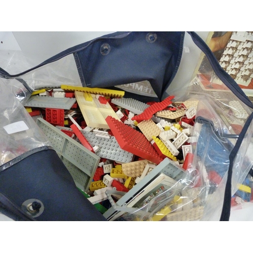 82 - Large quantity of vintage Lego, circa 1970