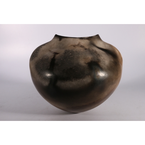 281 - GABRIELE KOCH (b1948) art pottery burnished pot vessel, incised signature to base, 24cm tall Provena... 