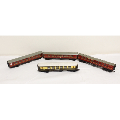 341 - Collection of vintage model railway engines and carriages, all play worn with some damages, various ... 