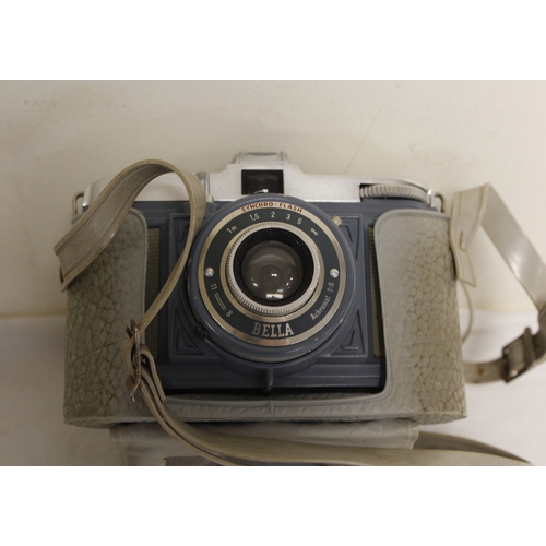 380 - Box of vintage cameras to include a Carl Zeiss Ikon with leather case and a German Bilora Bella and ... 