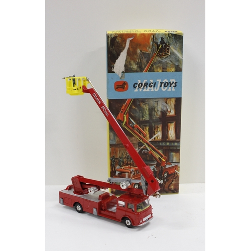 314 - Corgi Toys diecast part Constructor set GS24 (incomplete) and 1127 Simon Snorkel Fire Engine, both b... 