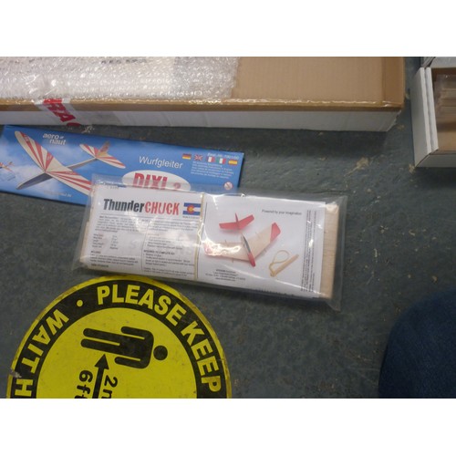 124 - Collection of model aeroplane kits