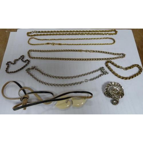 62 - Collection of costume jewellery