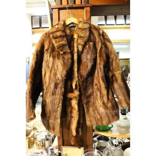 143 - Fur jacket, stole and others.