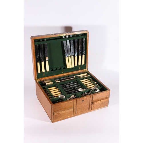 134 - Oak cased canteen of cutlery.