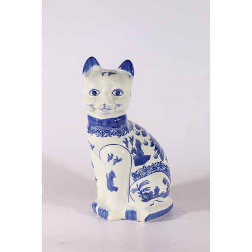 18 - Large blue & white Willow pattern decorated cat.