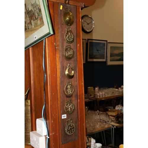 121 - Oak panel and horse brasses.