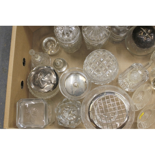 85 - Box of mixed glassware.