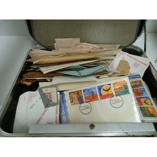 116 - Case containing World stamps.