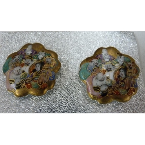 169 - Pair of Chinese porcelain buttons.