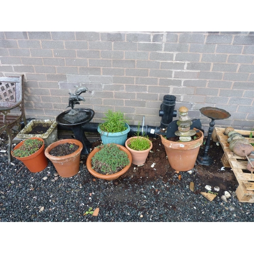 417 - Miscellaneous flower pots and water features.