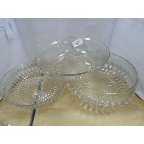 101 - Pair of glass bowls and three others.