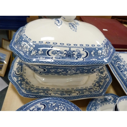 135 - Maling oriental patterned part dinner service.