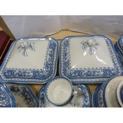 135 - Maling oriental patterned part dinner service.