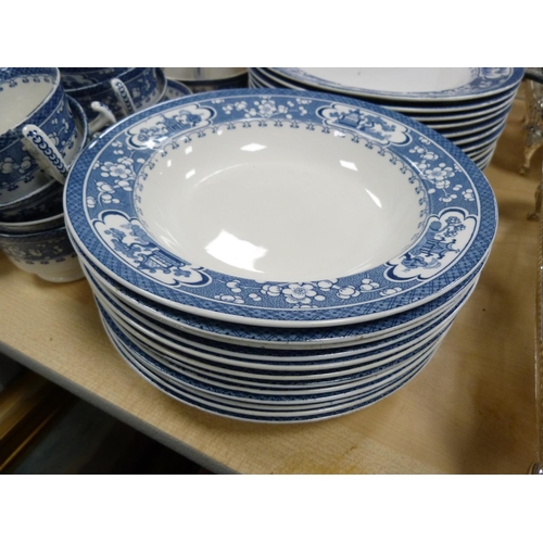 135 - Maling oriental patterned part dinner service.