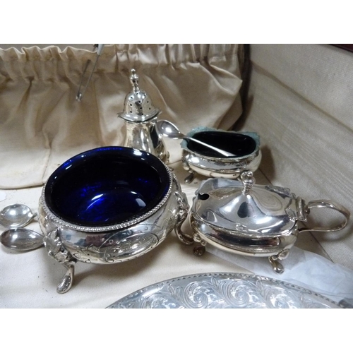 205 - Electroplated pin trays, condiments, bon-bon dishes etc., in a vintage case.