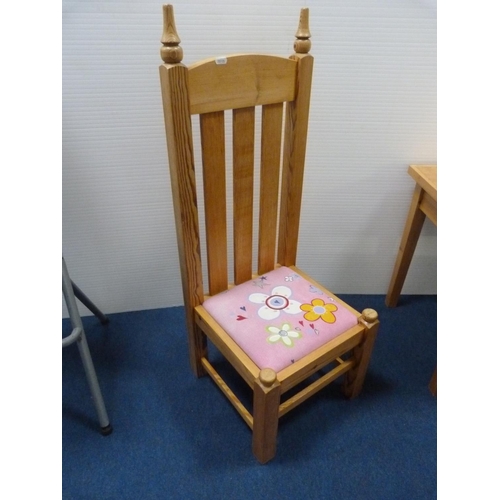 306 - Child's table, chair and keyboard.