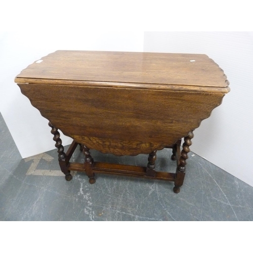 345 - Oak gateleg table.