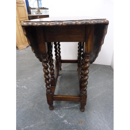 345 - Oak gateleg table.