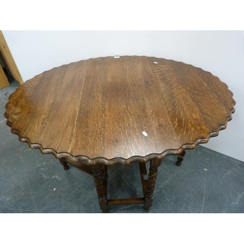 345 - Oak gateleg table.