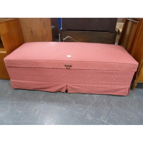 383 - Pink upholstered hinged-lid seat.