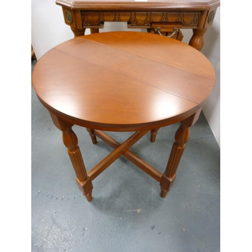 400 - Square table fitted with two folding tables below.