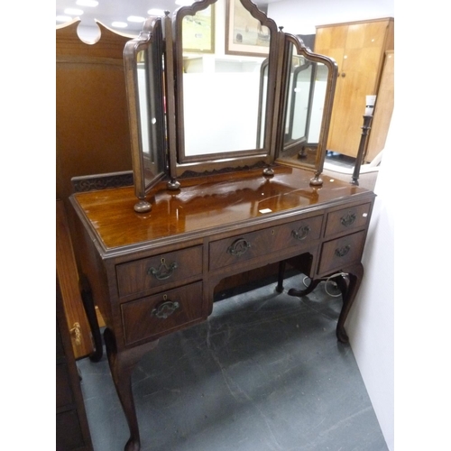 415 - Mahogany dressing table and triple mirror.