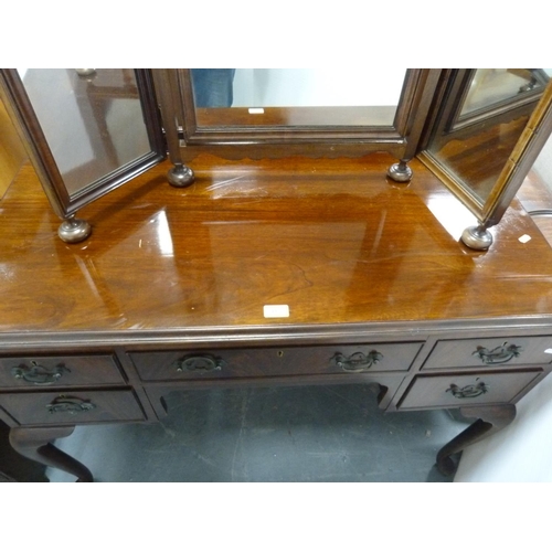 415 - Mahogany dressing table and triple mirror.