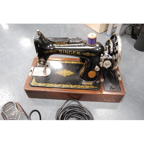 154 - Singer sewing machine.