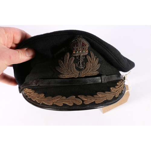 1161 - British Naval uniform, a Royal Navy Standard Service dress peaked cap with white top for the rank of... 