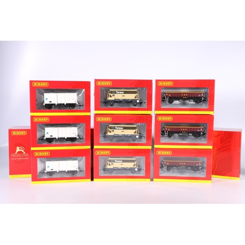 72 - Hornby OO gauge model railways rolling stock including R6624 12 Ton Fish Van Wagon (3 Pack), R6829 P... 